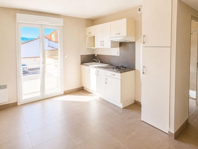 À LOUER STUDIO AVEC PARKING ET BALCON NARBONNE