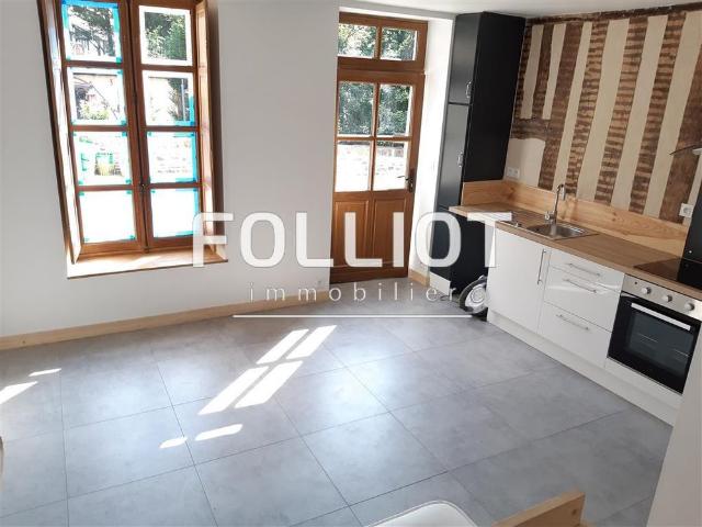 A LOUER: Studio avec terrasse Fougeres r�f: 2319AB DUG