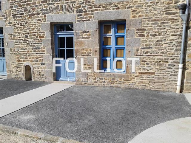 A LOUER: Studio avec terrasse Fougeres r�f: 2319AB DUG