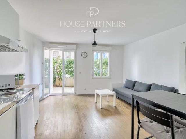 À LOUER Studio avec TERRASSE PUTEAUX