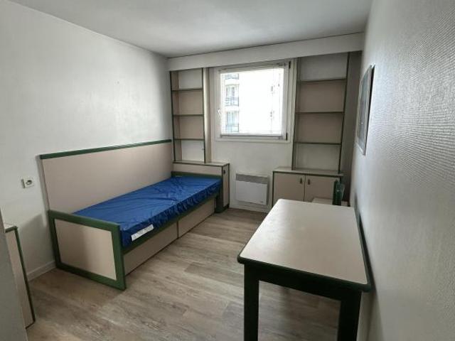 A LOUER Studio de 15m² Célibataires 12 LYON 8
