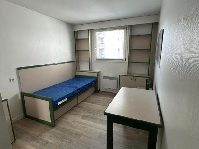 A LOUER Studio de 15m² Célibataires 12 LYON 8