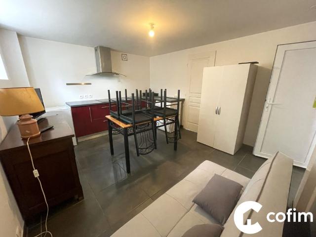 A LOUER Studio entièrement meublé et équipé