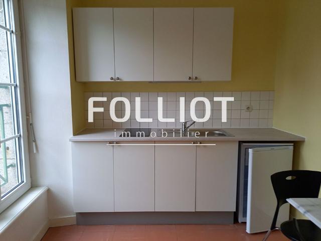A LOUER: Studio Foug�res Ref 2325AB