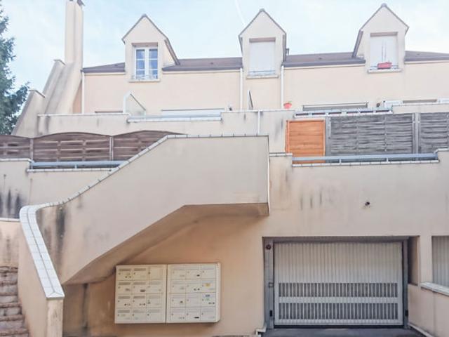 À LOUER STUDIO MENNECY