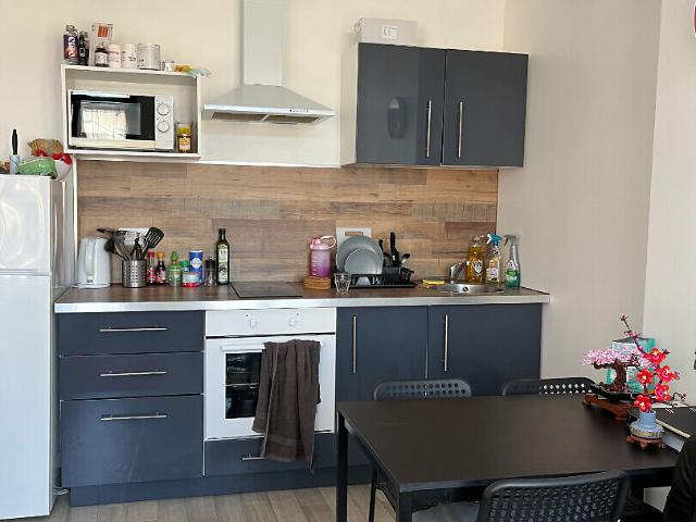 A LOUER STUDIO MEUBLE CENTRE VILLE DE ST QUENTIN 02100