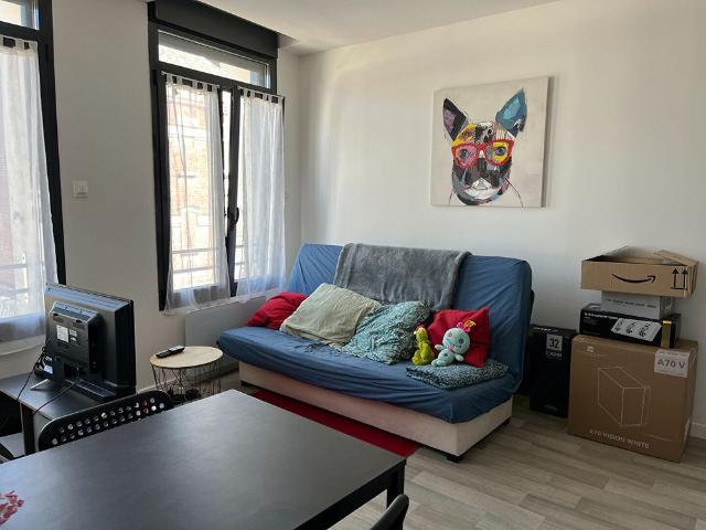 A LOUER STUDIO MEUBLE CENTRE VILLE DE ST QUENTIN 02100