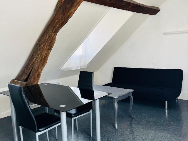 A LOUER STUDIO MEUBLE CENTRE VILLE 02100 ST QUENTIN