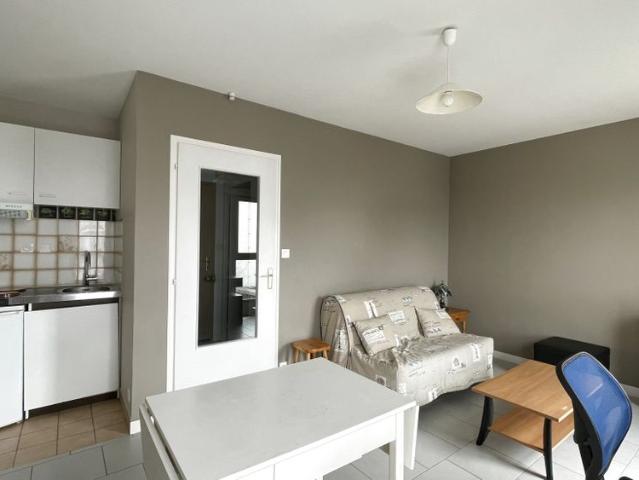 A LOUER STUDIO MEUBLE CENTRE VILLE