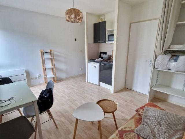 A LOUER STUDIO MEUBLE CENTRE VILLE