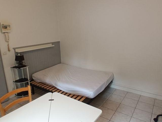 À LOUER – Studio meublé au rez de chaussée à TOURS centre • Réf. TNG G0562