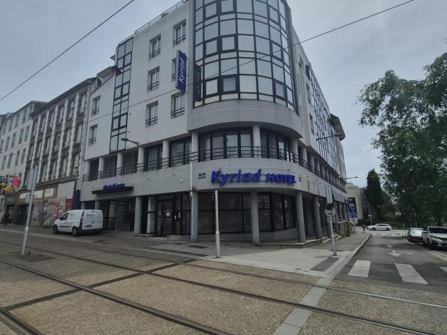 À LOUER Studio meublé avec vue mer latérale Brest Centre