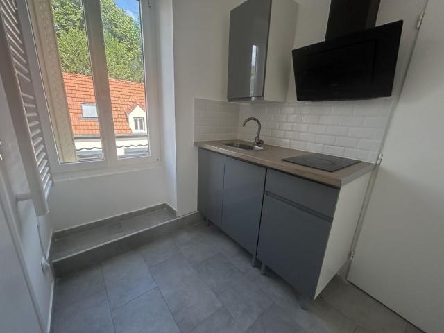 À louer – Studio meublé de 17 m² Rive Droite