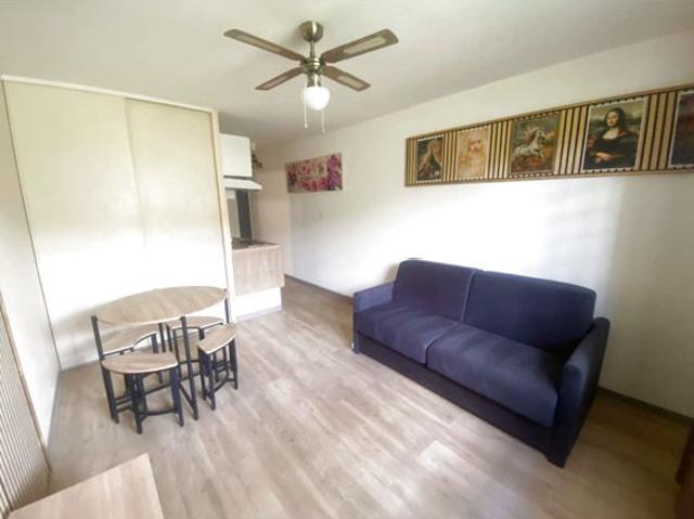 À louer studio meublé de 20m2 à 600eur sainte clotilde