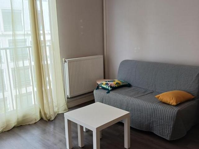 A LOUER STUDIO meublé de 22m² Avenue des Frères Lumière LYON 8
