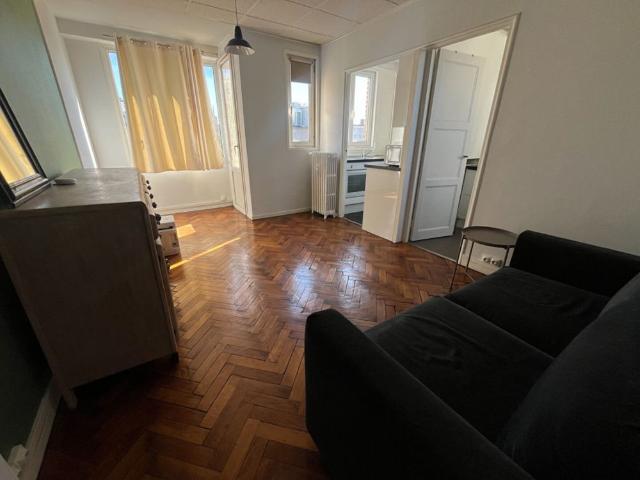 A LOUER – STUDIO MEUBLE de 27.91 m2 – Rue de l’Hôpital Militaire – HYPERCENTRE réf 67412929563