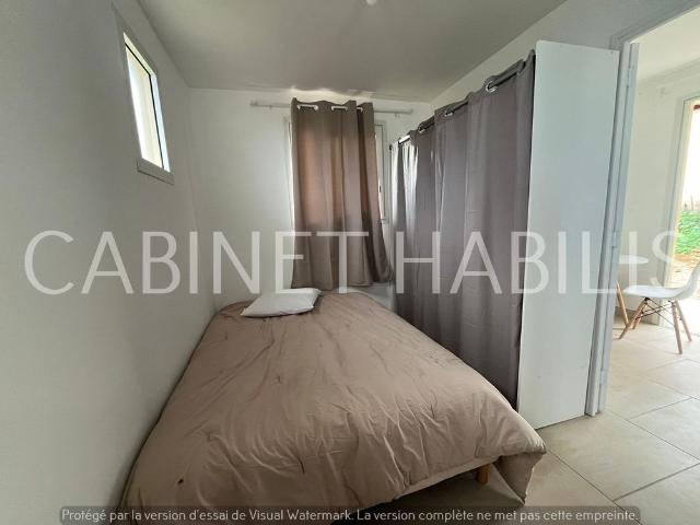 A LOUER STUDIO MEUBLÉ D'ENVIRON 16,90 M² LE TAMPON LOYER 580,00 €