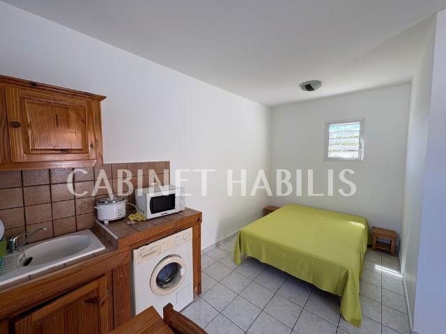 À LOUER STUDIO MEUBLÉ D'ENVIRON 20.38 m² LE TAMPON 620 €