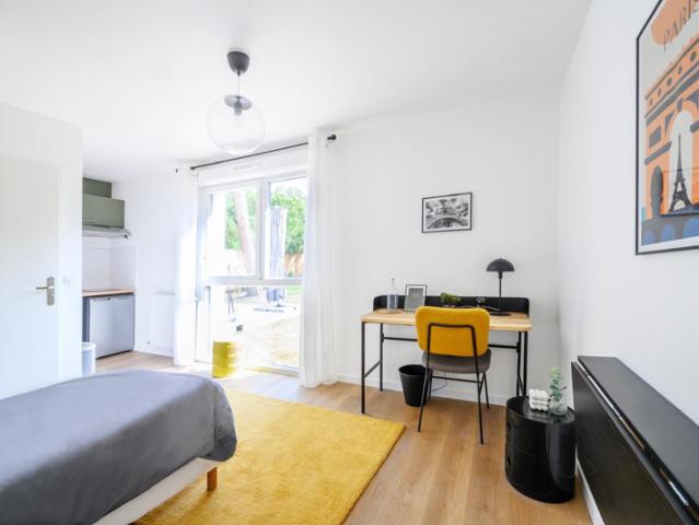 À LOUER STUDIO MEUBLÉ ÉQUIPÉ RÉSIDENCE HARVEY MONTREUI