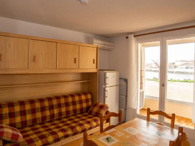 A LOUER STUDIO MEUBLE + LOGGIA PORT LA NOUVELLE