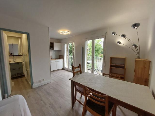 A Louer Studio meublé lumineux de 22 m² avec parking et cave