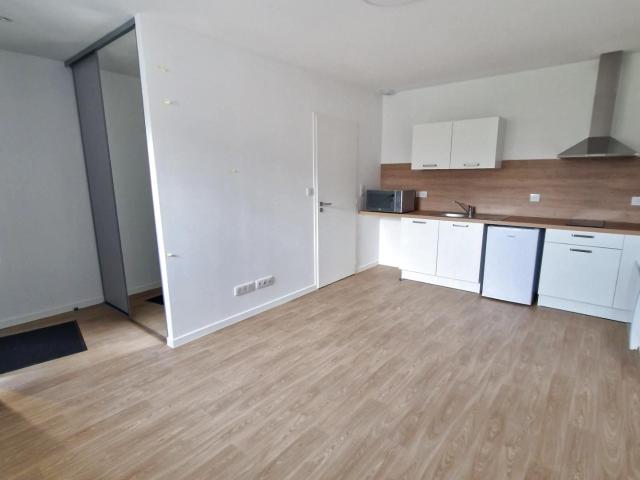 A LOUER STUDIO MEUBLE NEUF