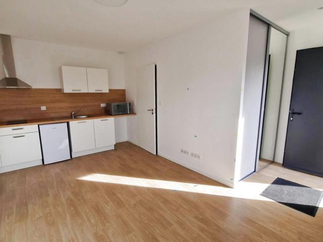 A LOUER STUDIO MEUBLE NEUF