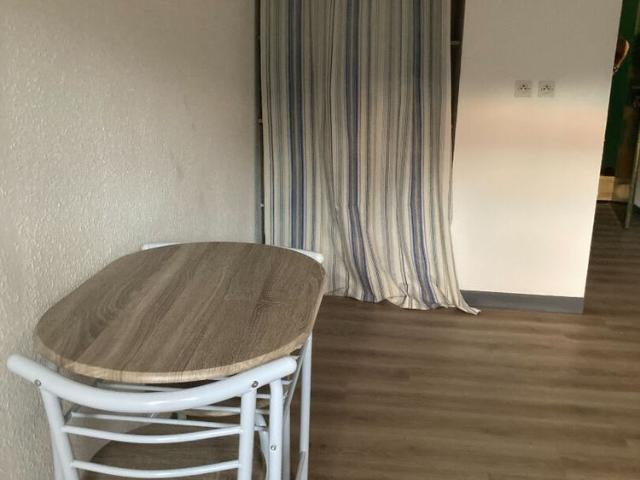 A LOUER STUDIO MEUBLE STE CLOTILDE PROCHE FAC