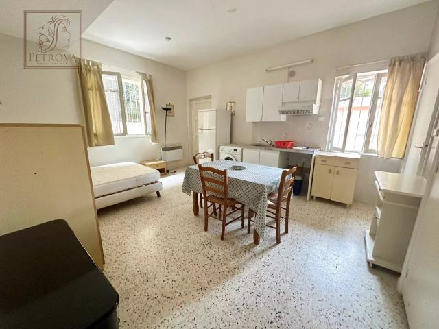 A LOUER STUDIO MEUBLE PARKING Balcon