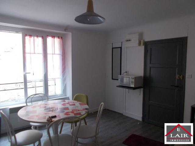 A louer studio meublé plein centre ville de Sées Réf S15516