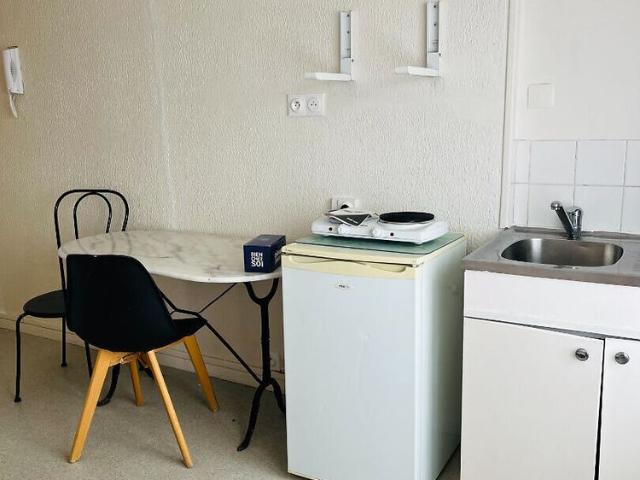 A LOUER STUDIO MEUBLE PROCHE DE LA GARE DE ST QUENTIN 02100