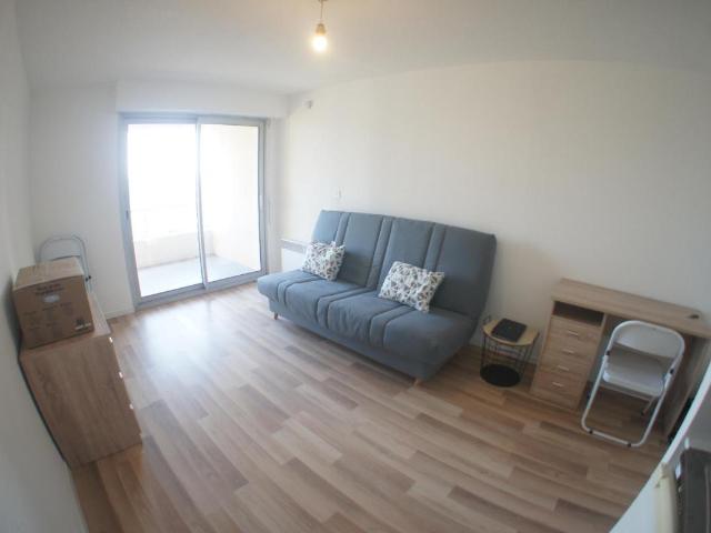 A LOUER STUDIO MEUBLE QUARTIER CATHO