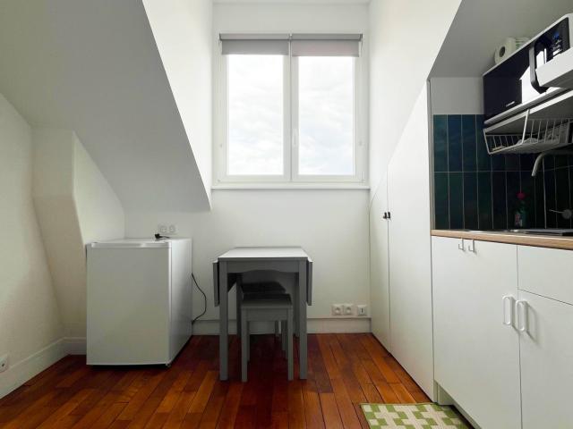 À Louer Studio Meublé Rénové Dernier Étage Les vallées à La Garenne Colombes 92250