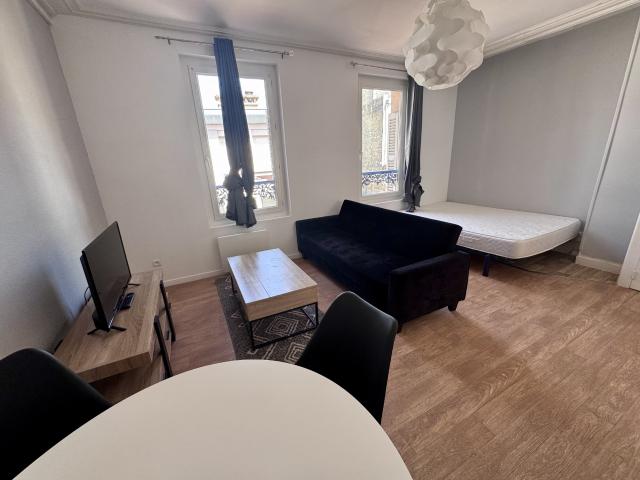 A LOUER Studio meublé T1