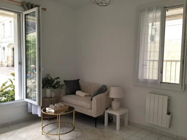 À LOUER – STUDIO MEUBLÉ – TOURS – Réf. TNG G0626