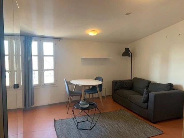 A LOUER Studio Mezzanine Equipé et meublé, 19 m² 13100 AIX EN PROVENCE