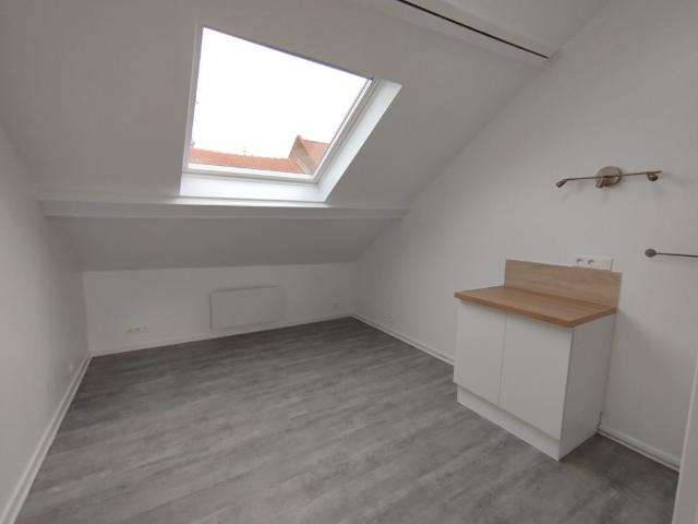 À LOUER – STUDIO NON MEUBLÉ de 17.45 m², Rue Adolphe – VAUBAN réf 8ADOLPHE 668007