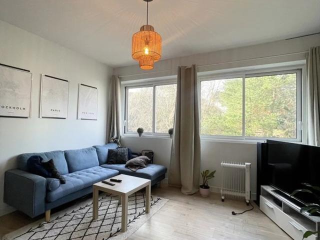 A LOUER STUDIO non meublé Quai de Versailles
