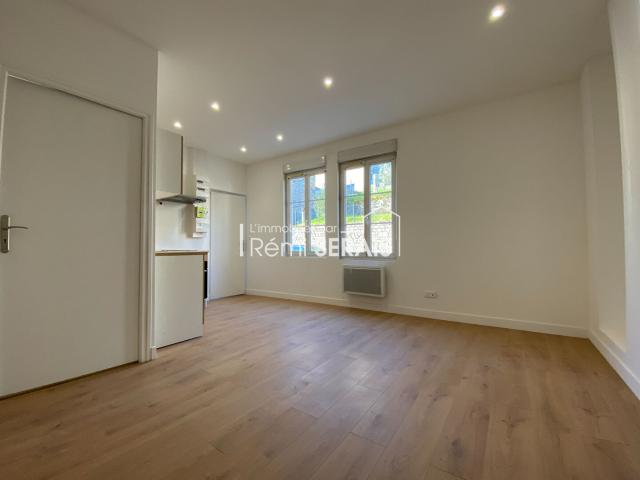 A LOUER Studio plein centre Domfront REF 14156