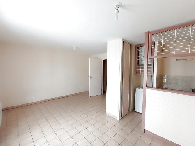 A LOUER STUDIO PROXIMITE CENTRE VILLE