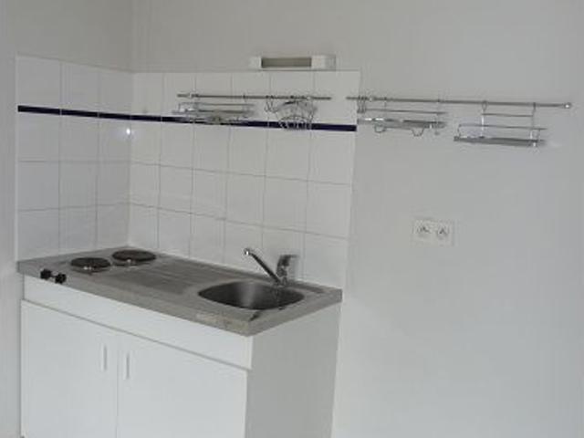 A LOUER STUDIO PROXIMITE CENTRE VILLE