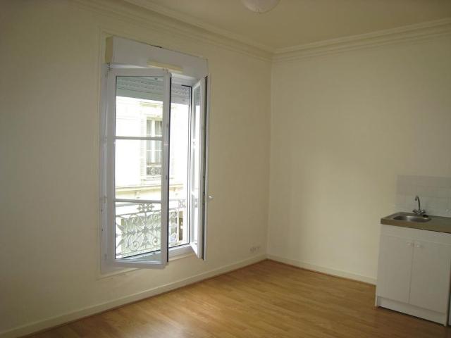 A LOUER STUDIO QUARTIER CENTRE VILLE