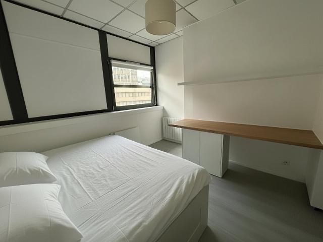 À LOUER STUDIO RÉNOVÉ ET MEUBLÉ EN HYPERCENTRE DE TOURS À 1 MINUTE DE LA GARE