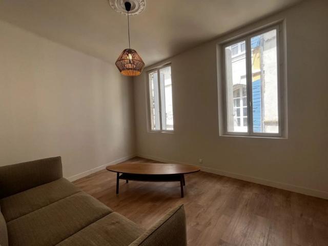 À louer – Superbe 2 pièces meublé avec terrasse à La Roquette