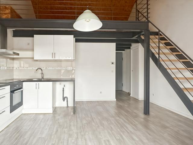 À LOUER Superbe appartement duplex avec balcon et parking