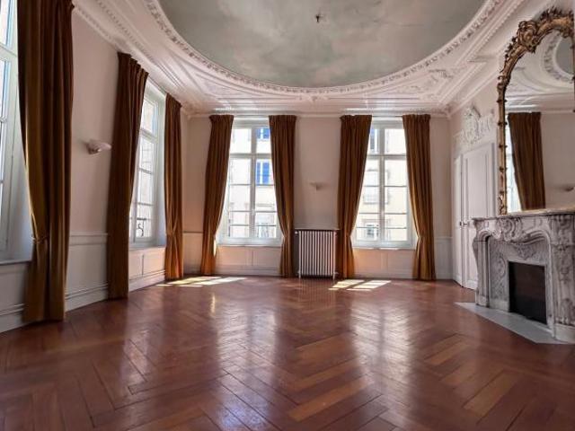 A louer Superbe appartement F5 de 180 m2 à louer NANCY CEN