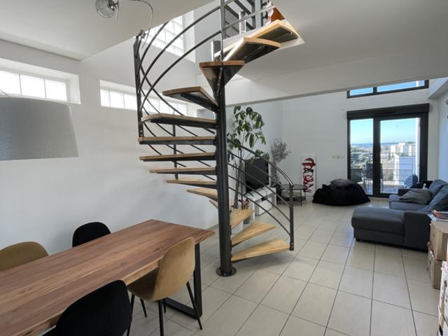 À louer Superbe duplex T4 dernier étage avec terrasses et