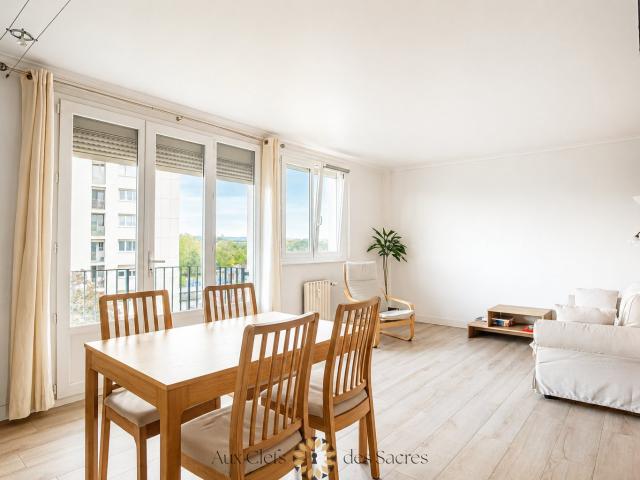 À louer Superbe T4 non meublé avec balcon, cave Avenue Alexandre de Serbie, Reims