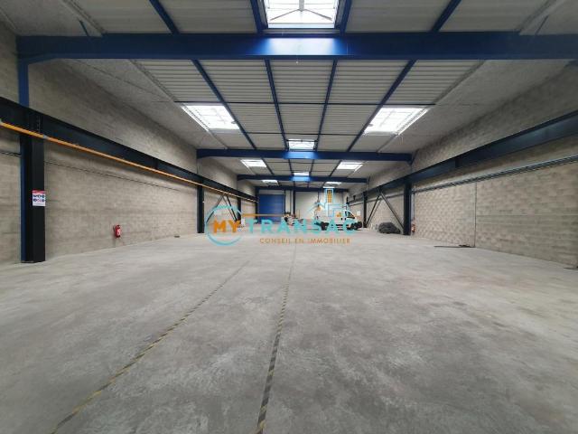 A LOUER sur ALFORVILLE Local d'activité et bureaux de 3335m² divisibles à partir de 1095m²