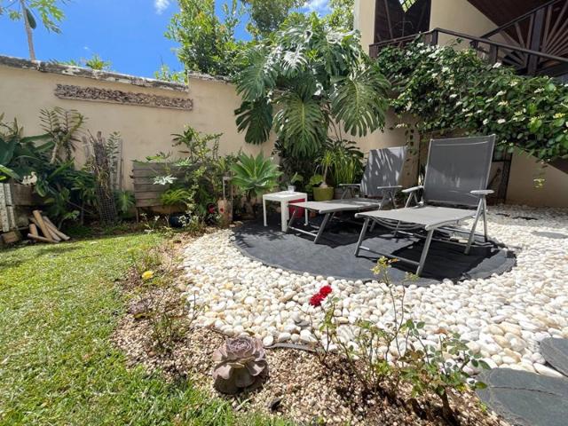 A LOUER Saint Clotilde Studio meublé avec jardin